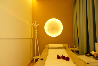 广东广州日式指压的寂静美学：在按压中听见雪落的声音